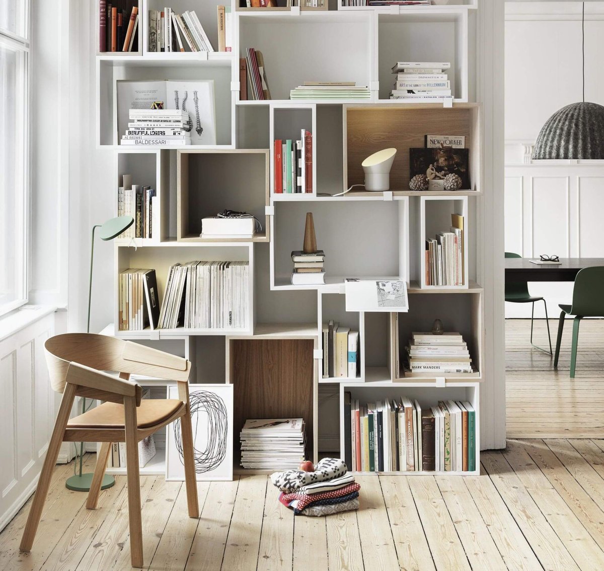 Стеллаж с книгами Эстетика