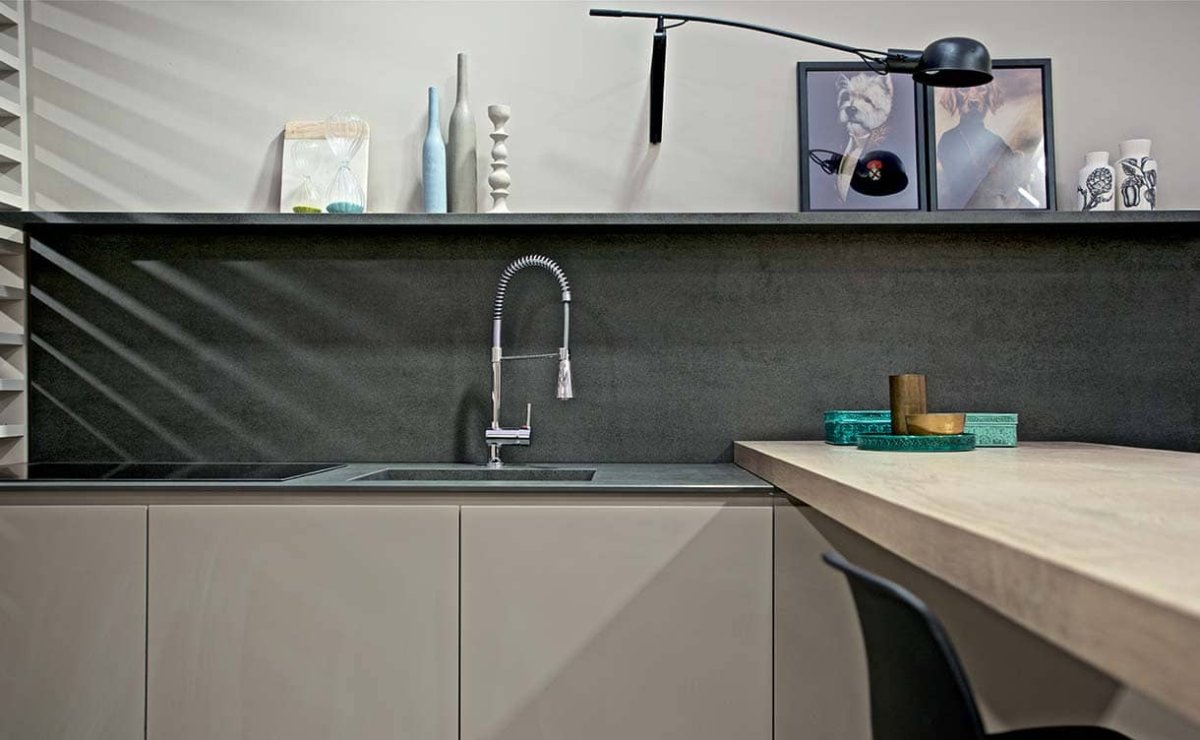 Столешница из крупноформатного керамогранита