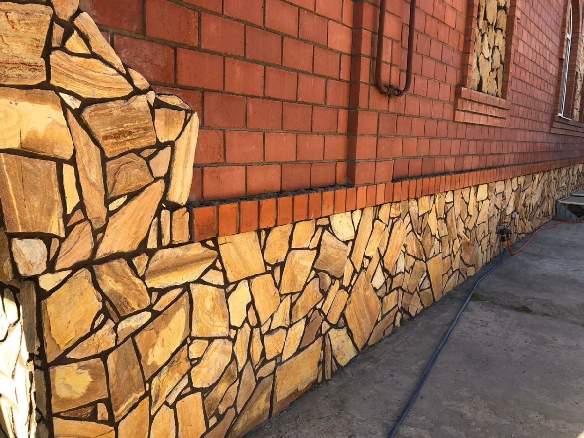 Облицовка стен натуральным камнем