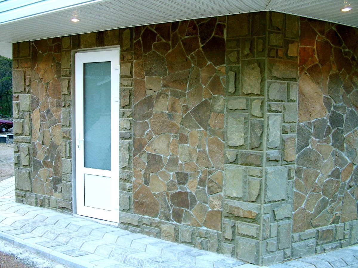 Отделка диким камнем