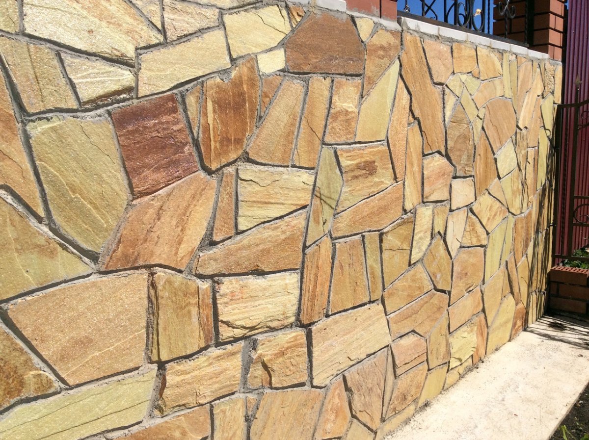 Уральский камень златолит