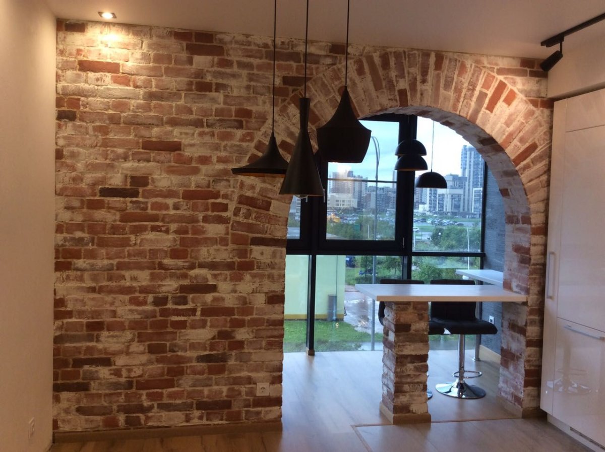 Арка из белого камня