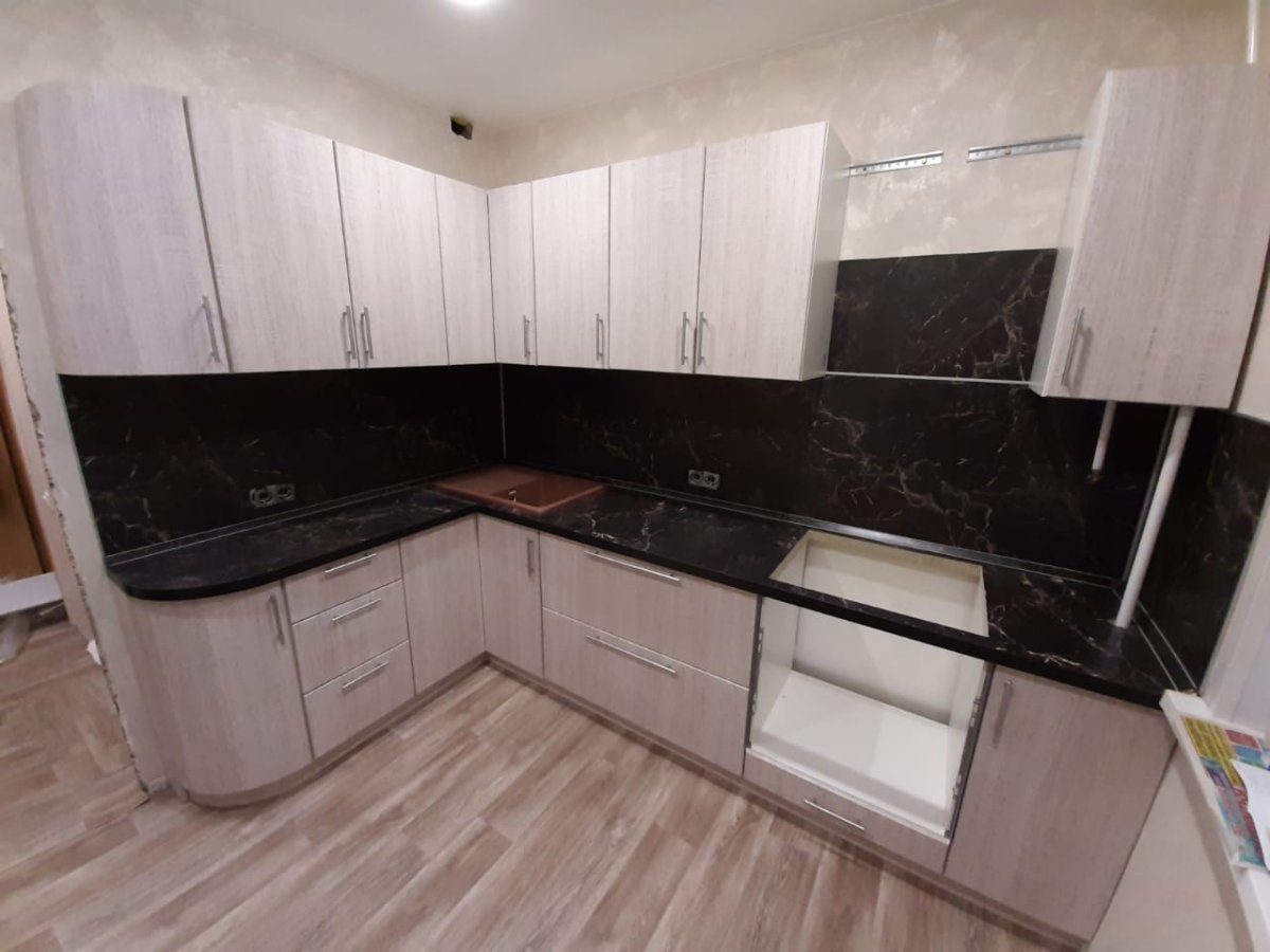 Мрамор марквина белый на кухне