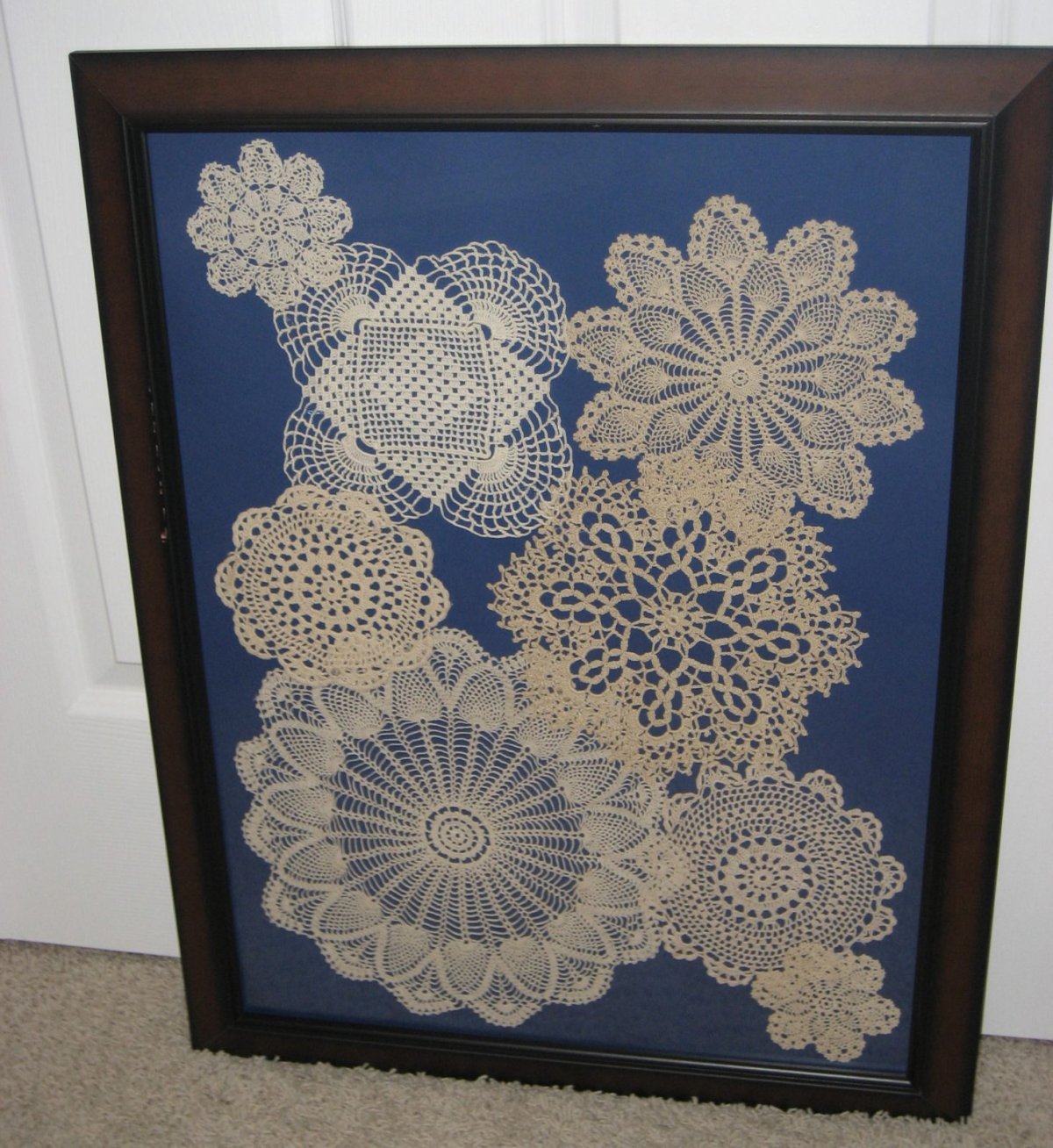 Панно из вязаных салфеток