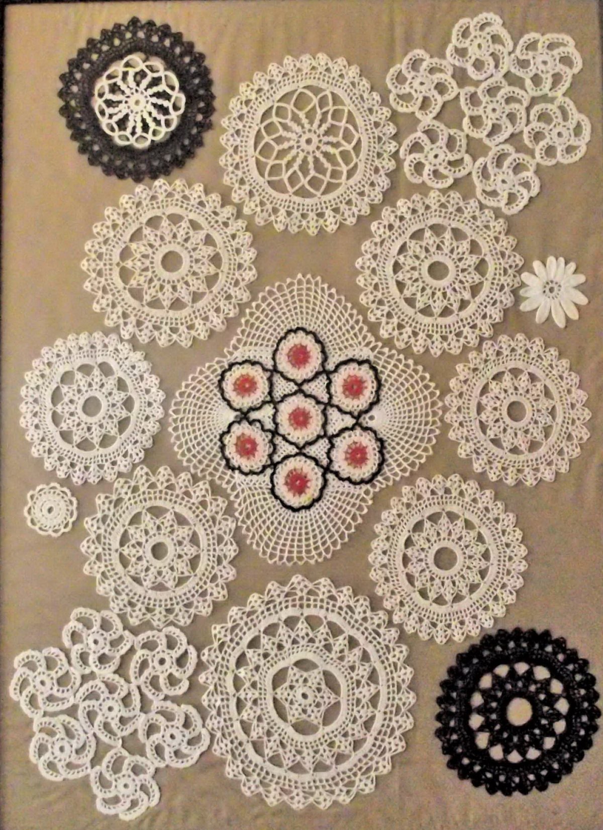 Вязаные салфетки в интерьере