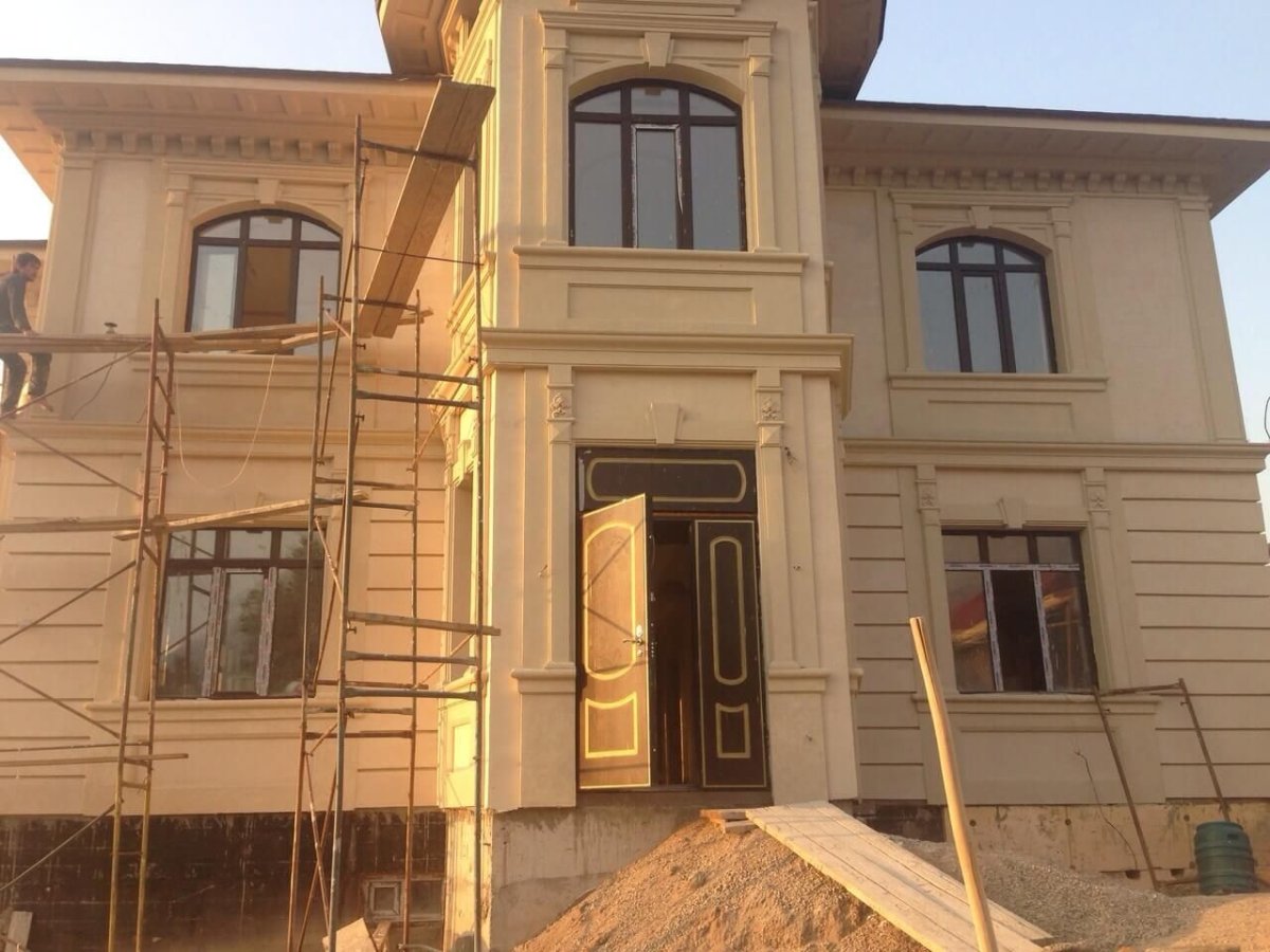 Узоры травертином окон