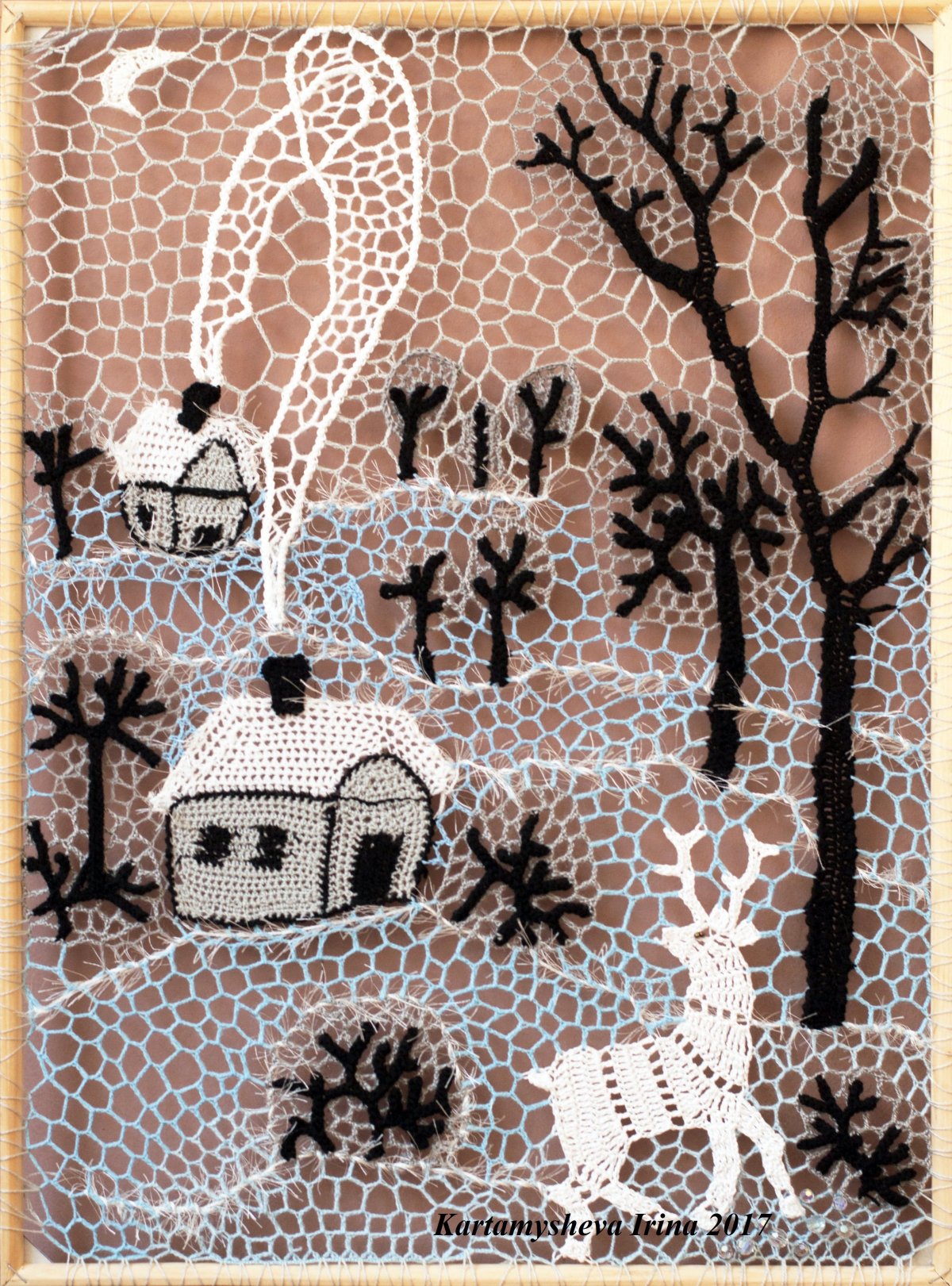 Кружевная салфетка в рамке