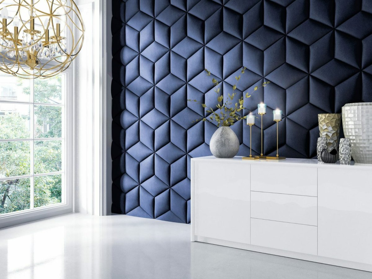 Стеновая панель за диваном в гостиной