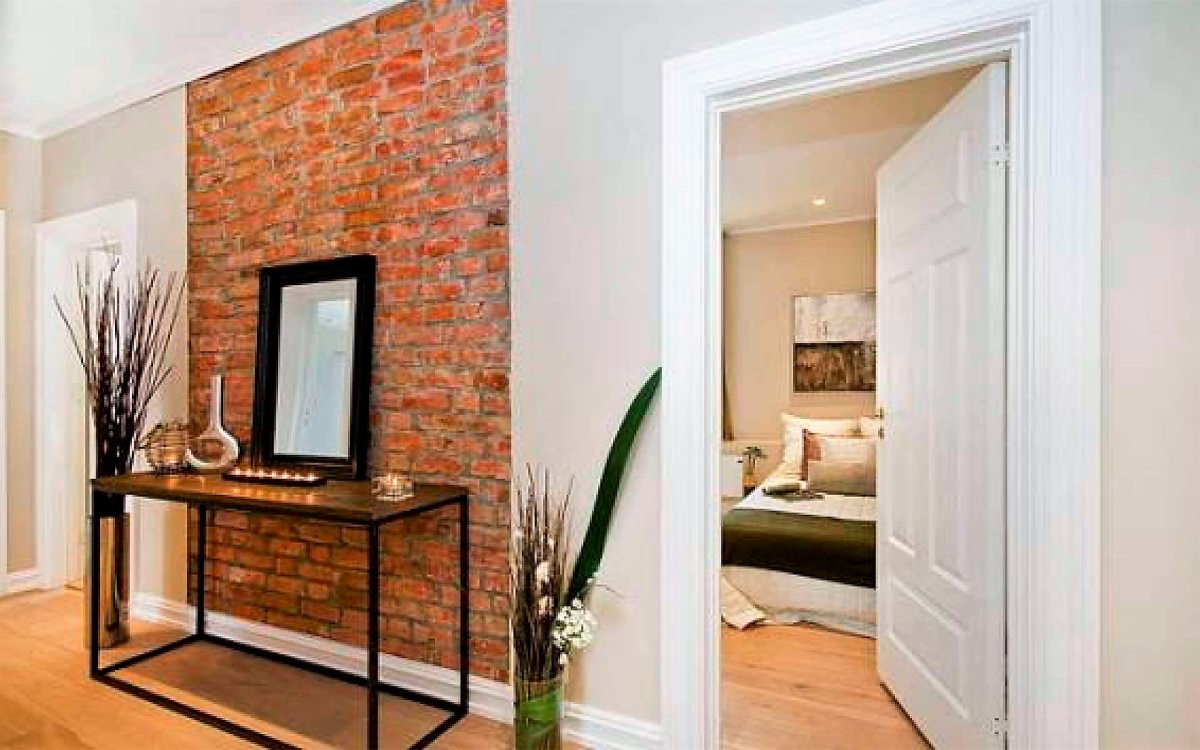 Прихожая красный кирпич