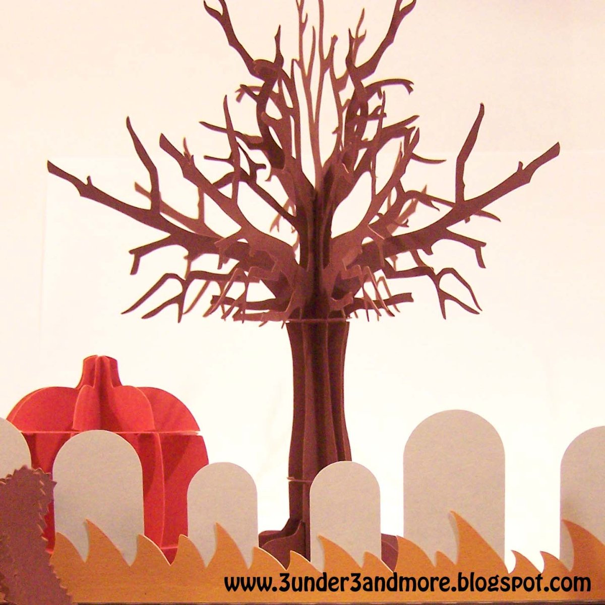 Инсталляция дерева из картона