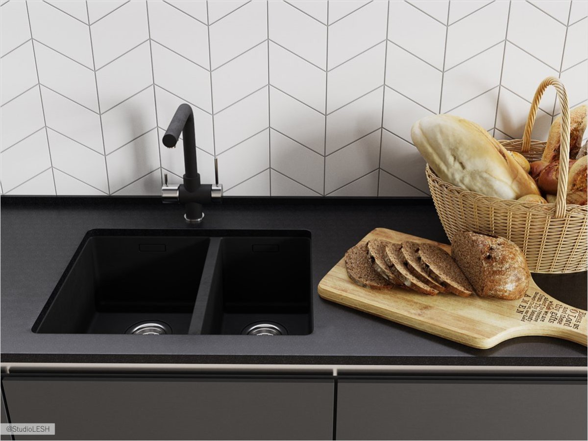 Белая кухня с черной мойкой