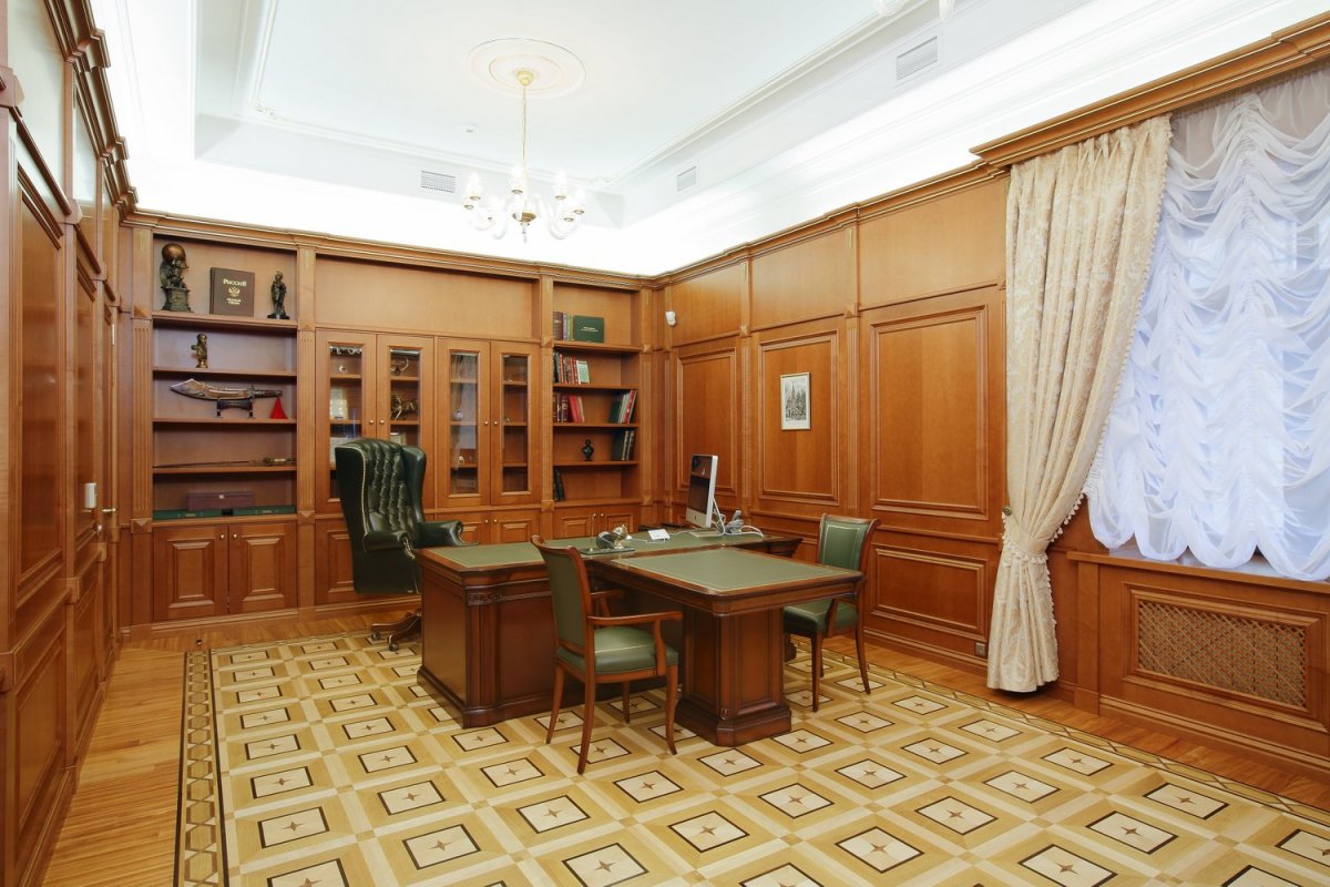 Кабинет из красного дерева