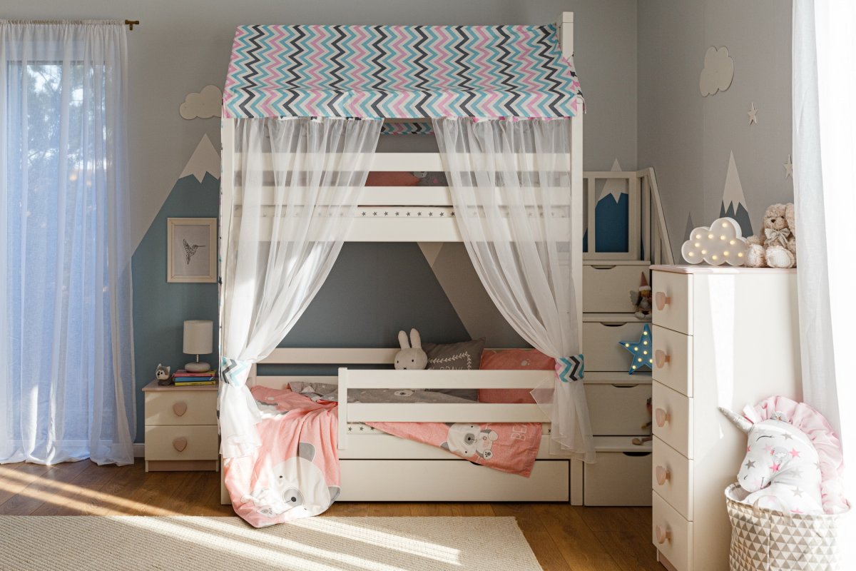 Занавески на кровать домик