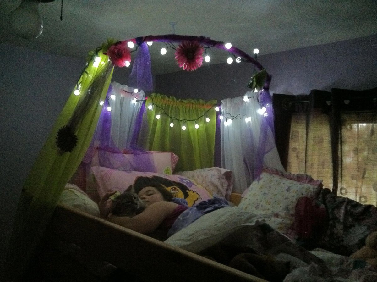 Балдахин над двухъярусной кроватью для девочки