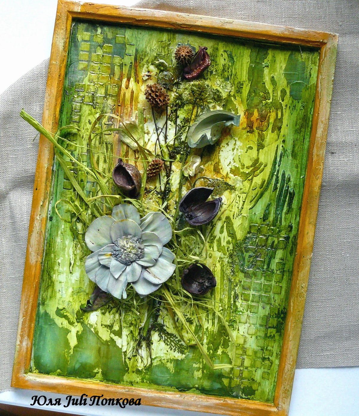 Панно из шишек