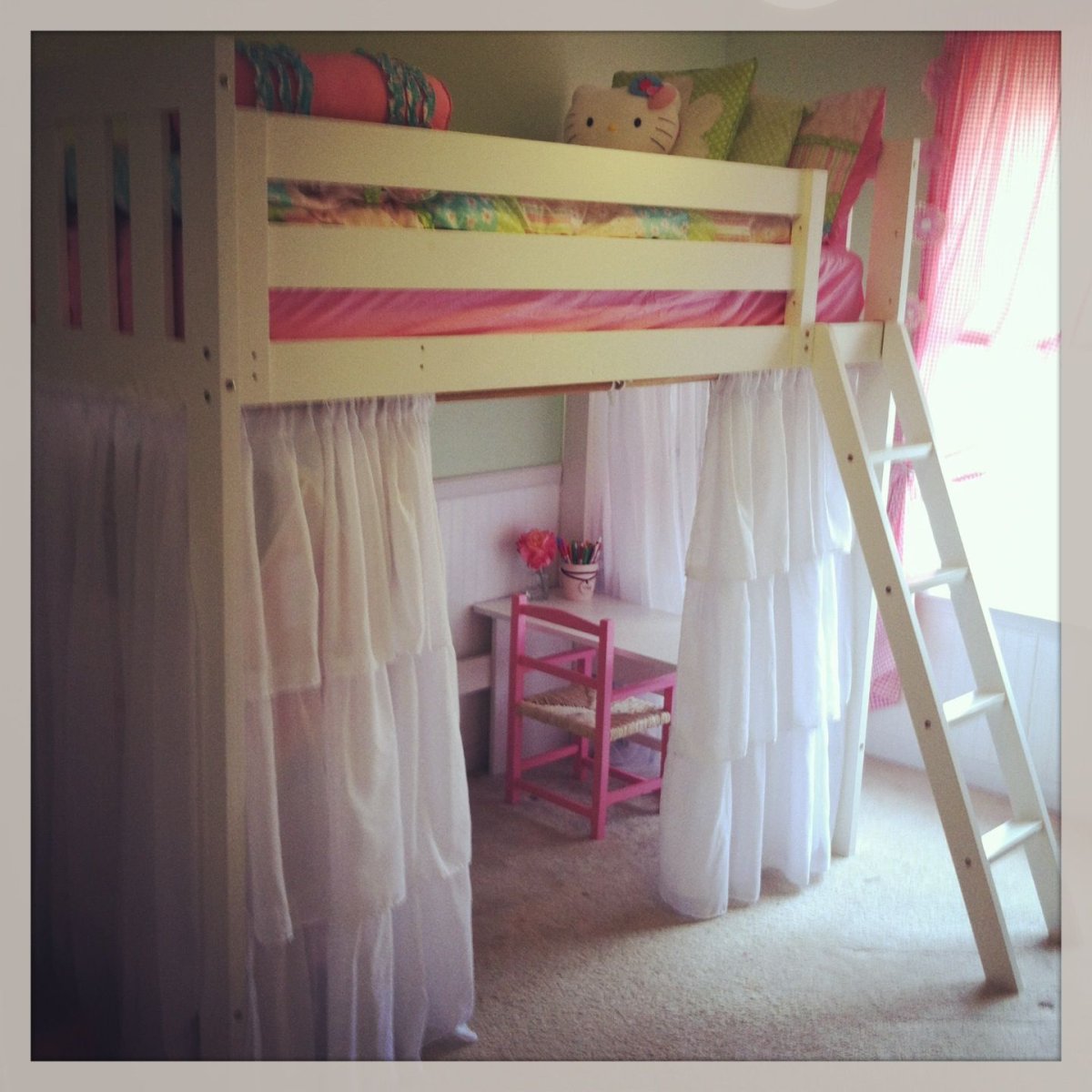 Шторки для кровати чердака