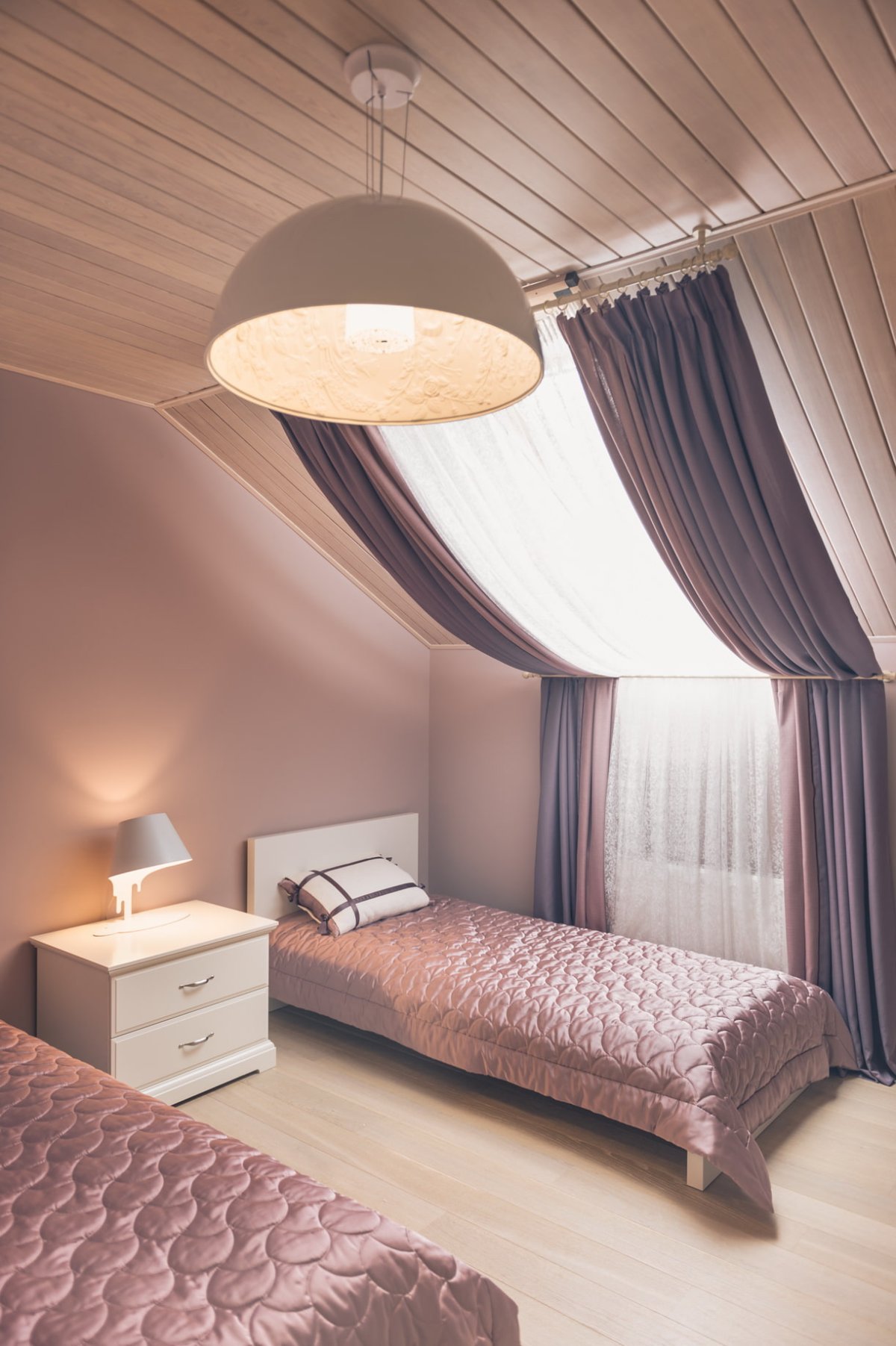 Шторы на наклонные мансардные окна