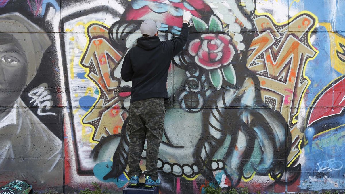 Рисовать граффити