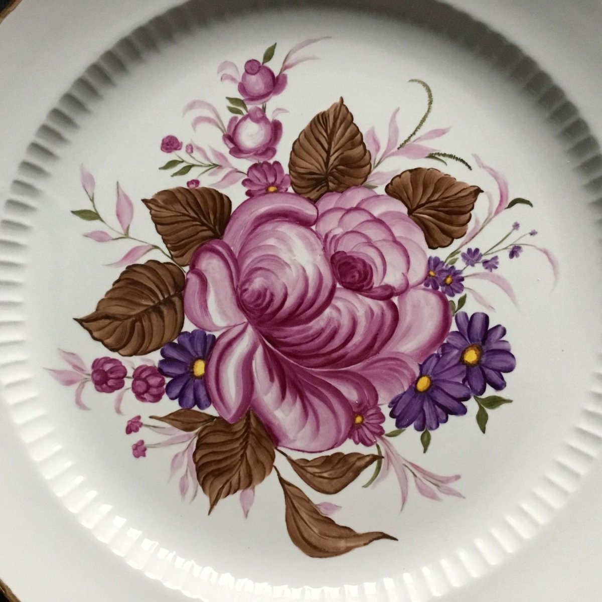 Настенные тарелки с цветами