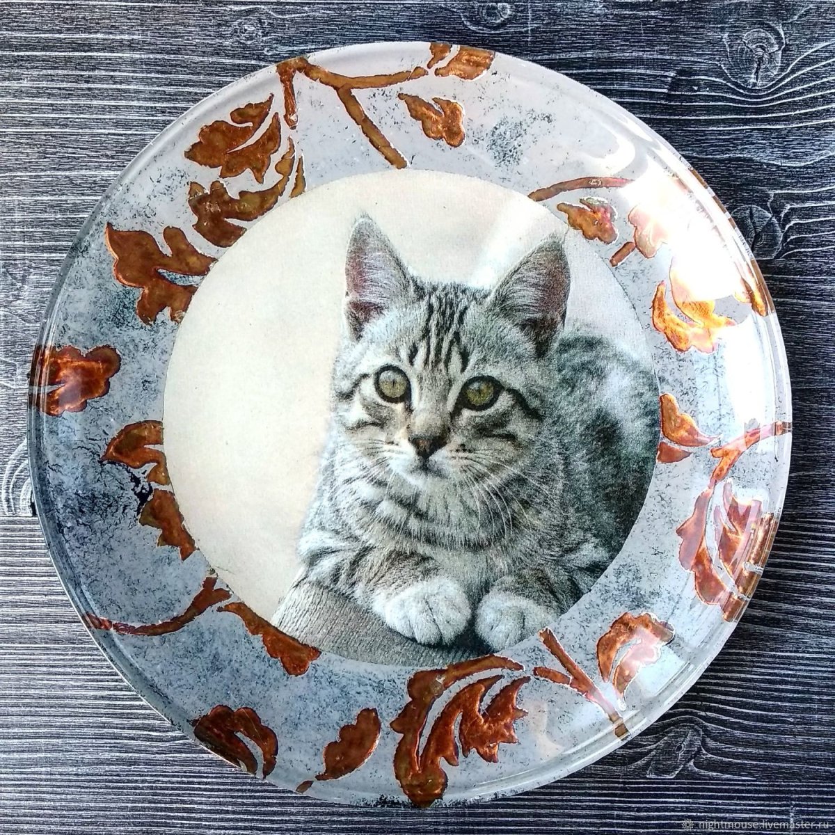 Цветочная роспись тарелки