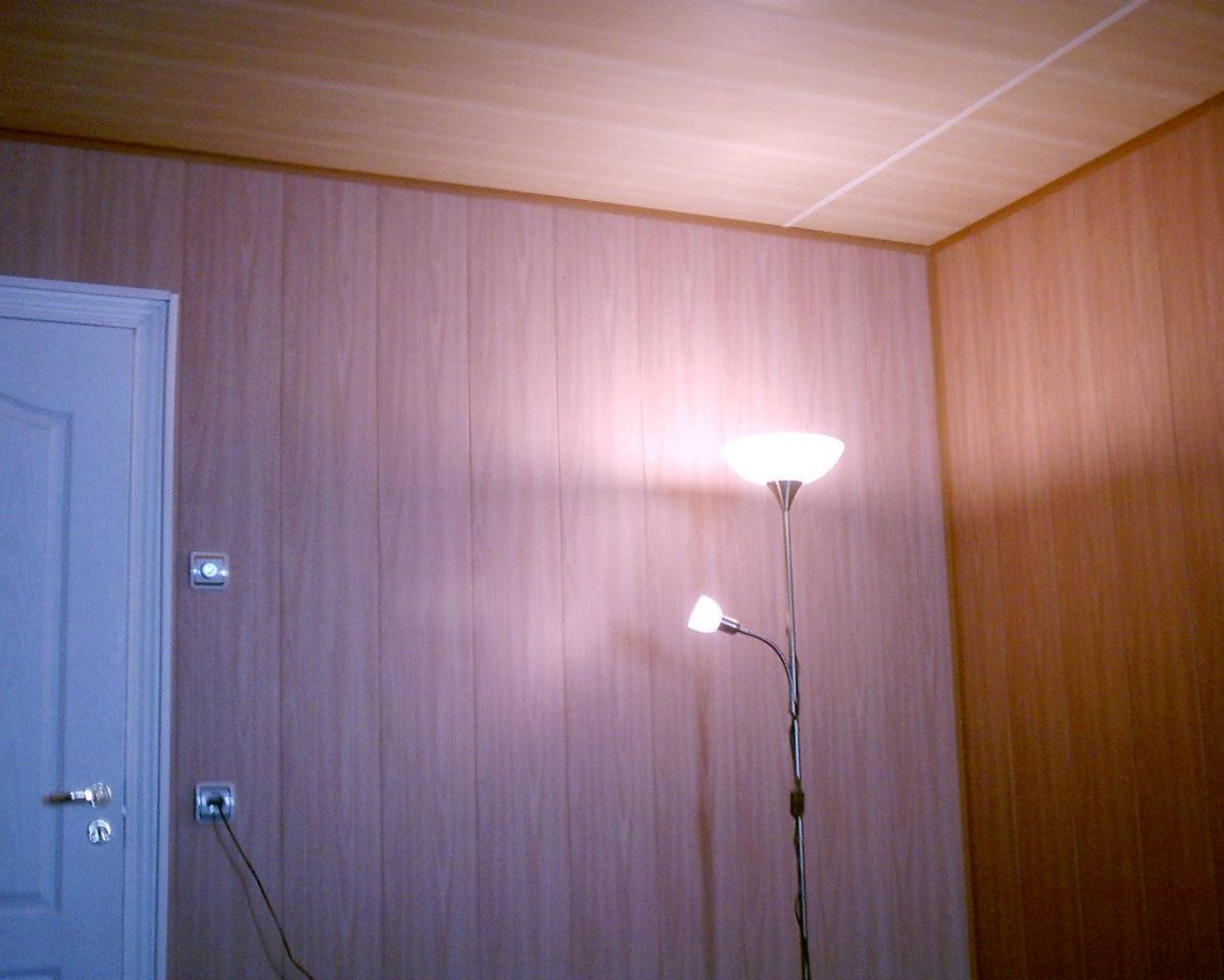 Отделка пластиковыми панелями стен и потолков