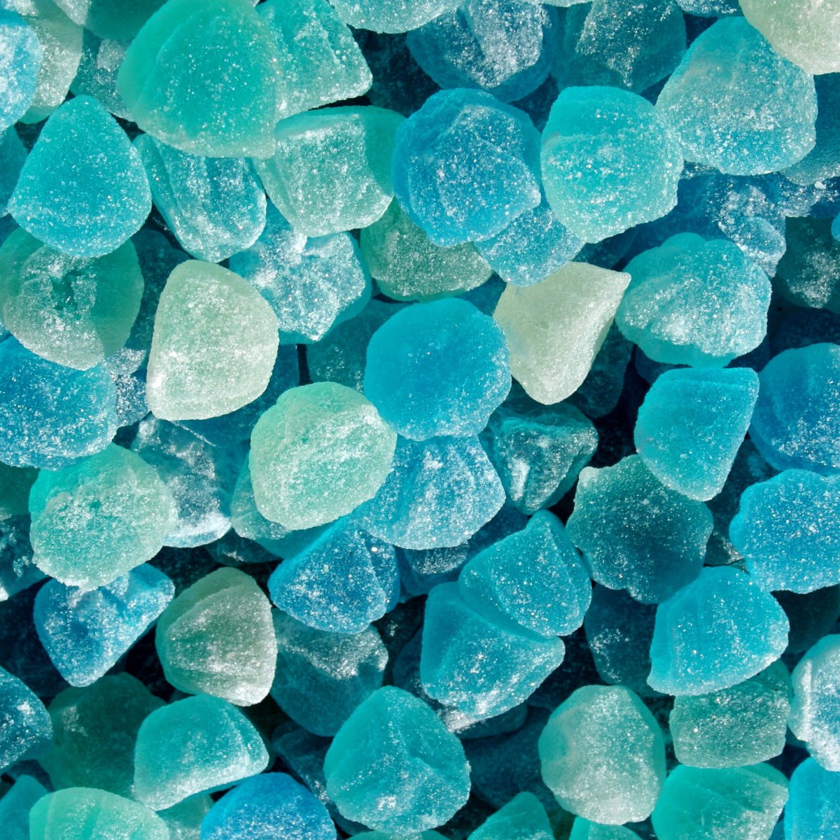 Кристаллы бирюзового цвета