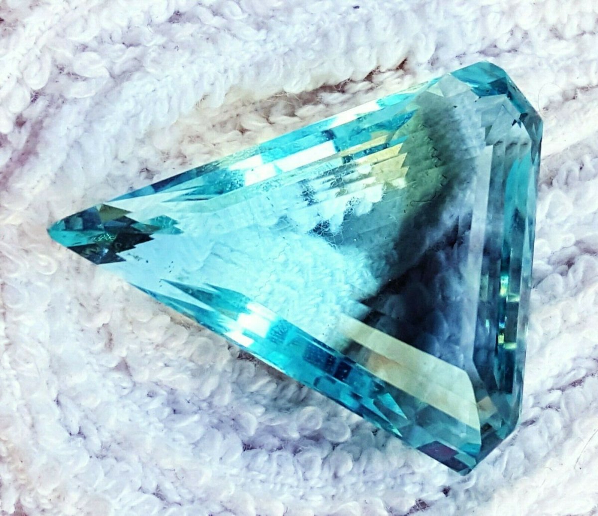 Аквамарин фактура камня