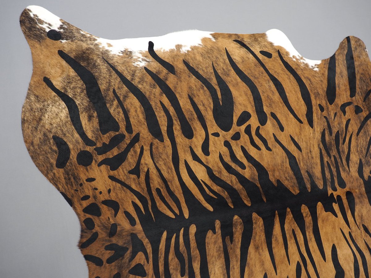 Леопардовая стена в интерьере