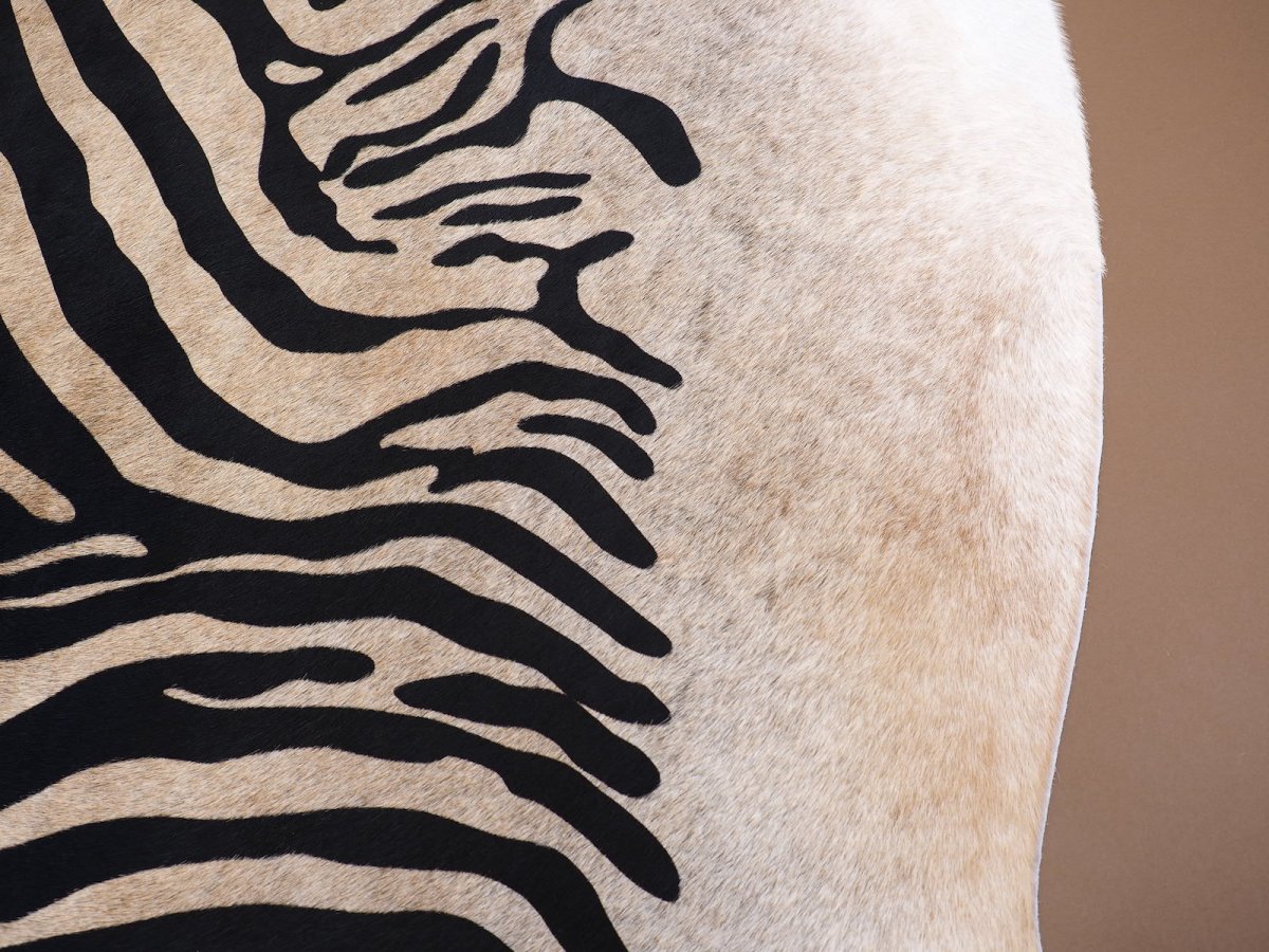 Зебра серый