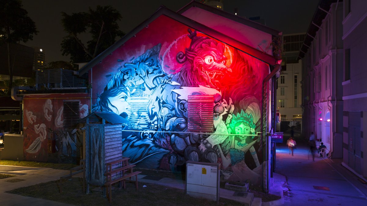 Неоновые вывески фиолетовые