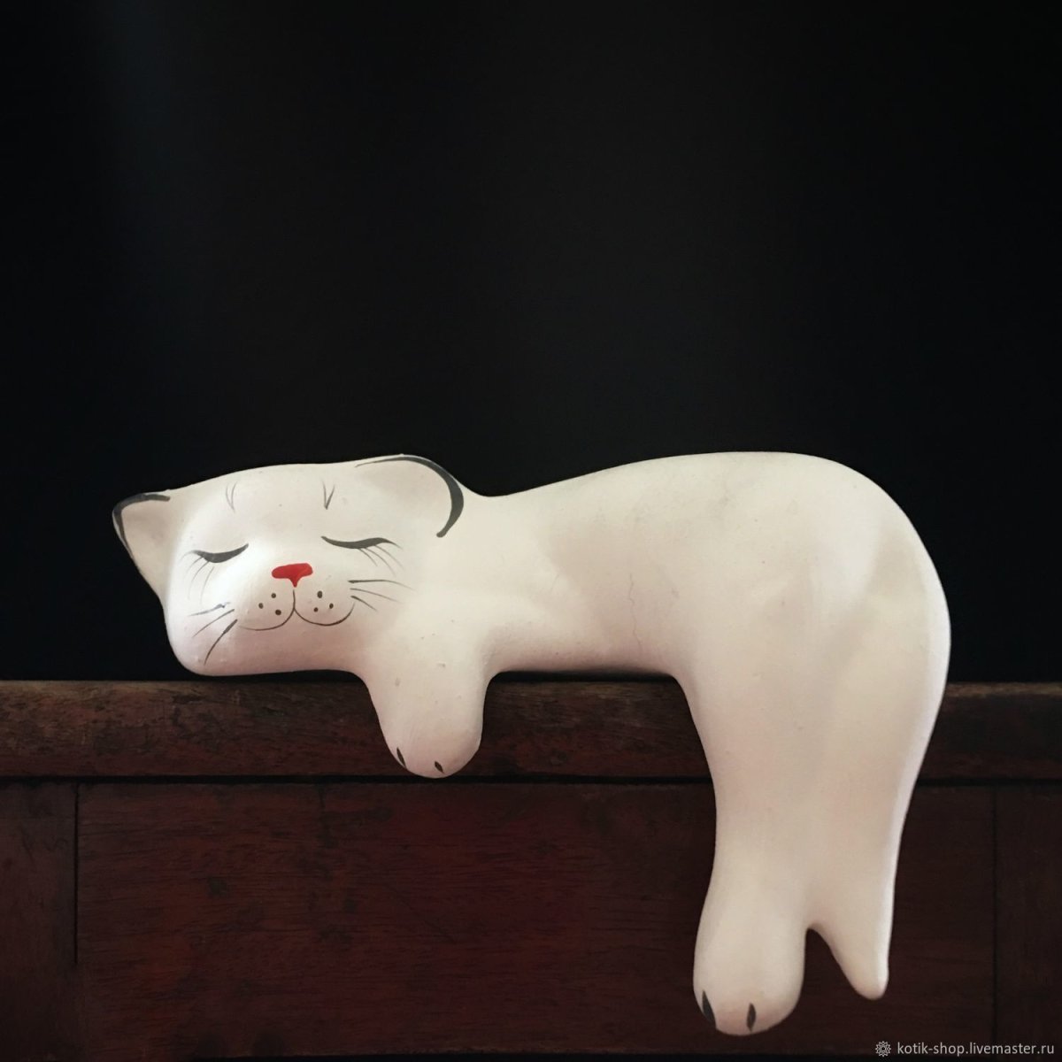 Кошку из смолы большая