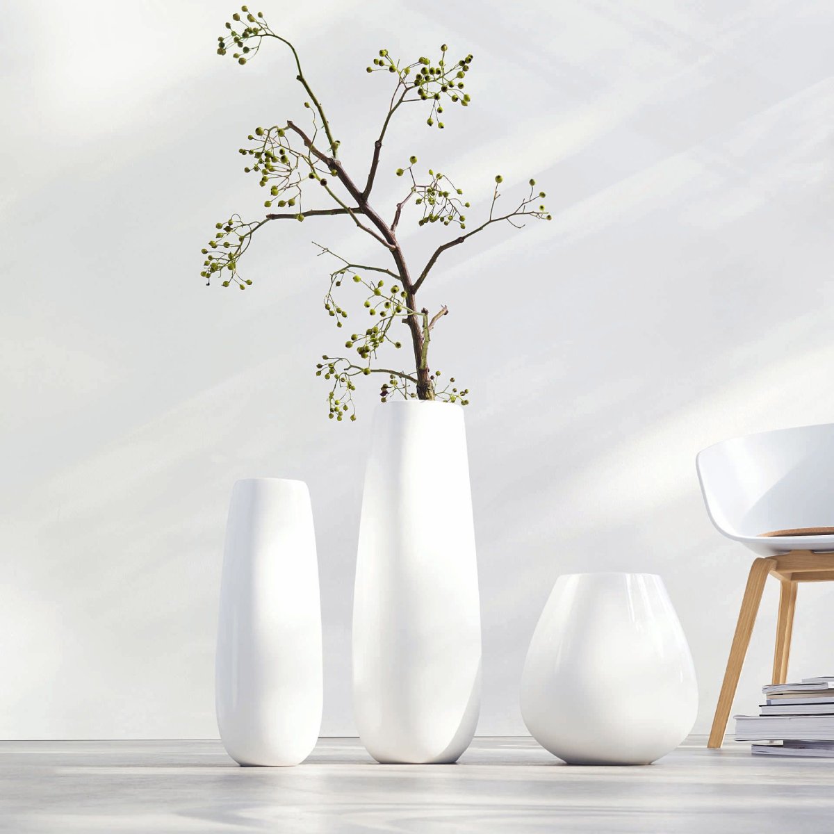 Белая ваза для цветов