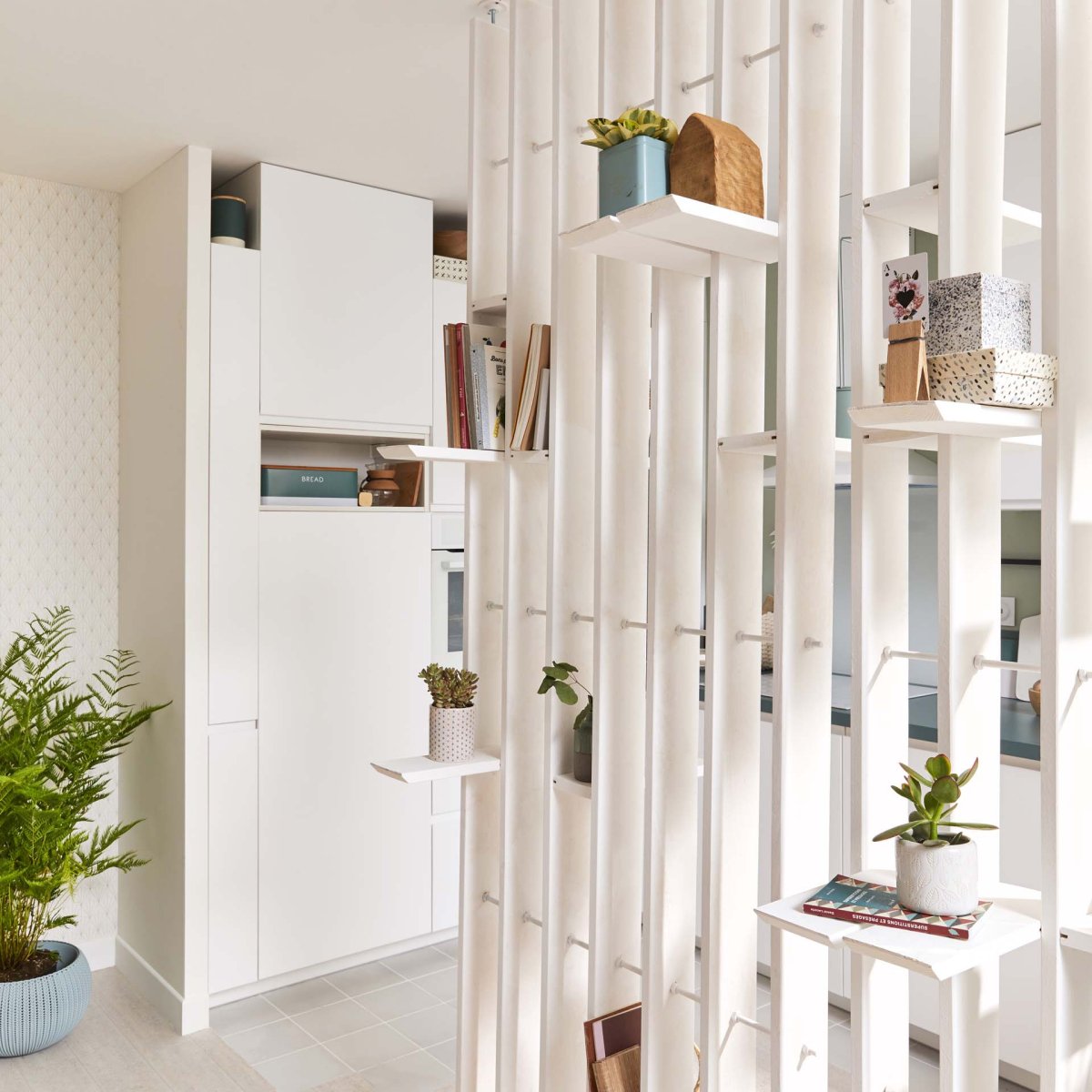 Стеллаж перегородка в мансарде