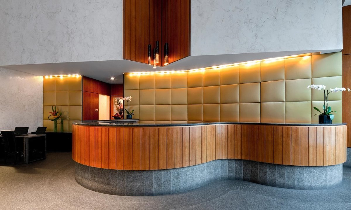 Ресепшн отеля необычный