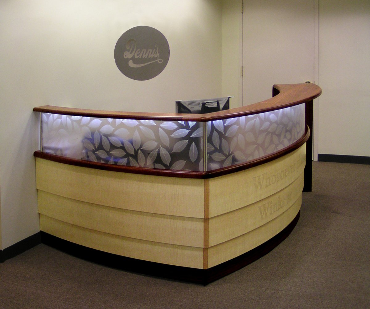 Ресепшн со стеклом