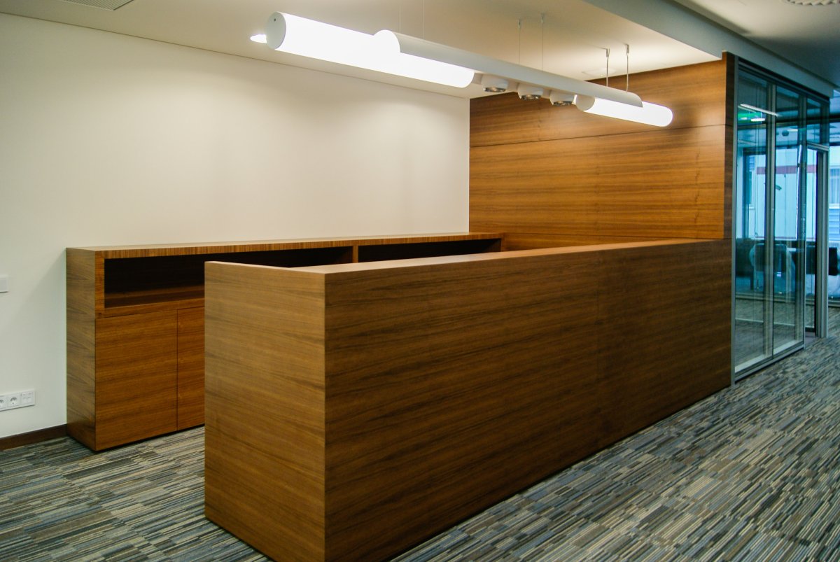 Стойка ресепшн