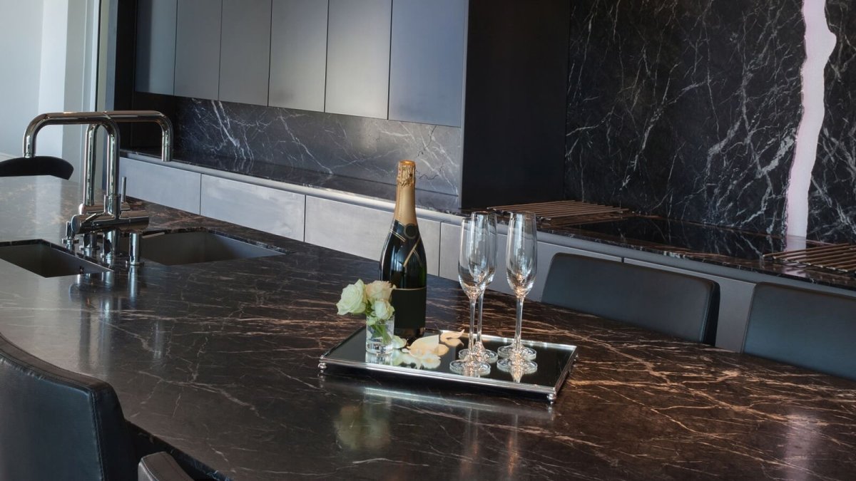 Столешница София черный мрамор