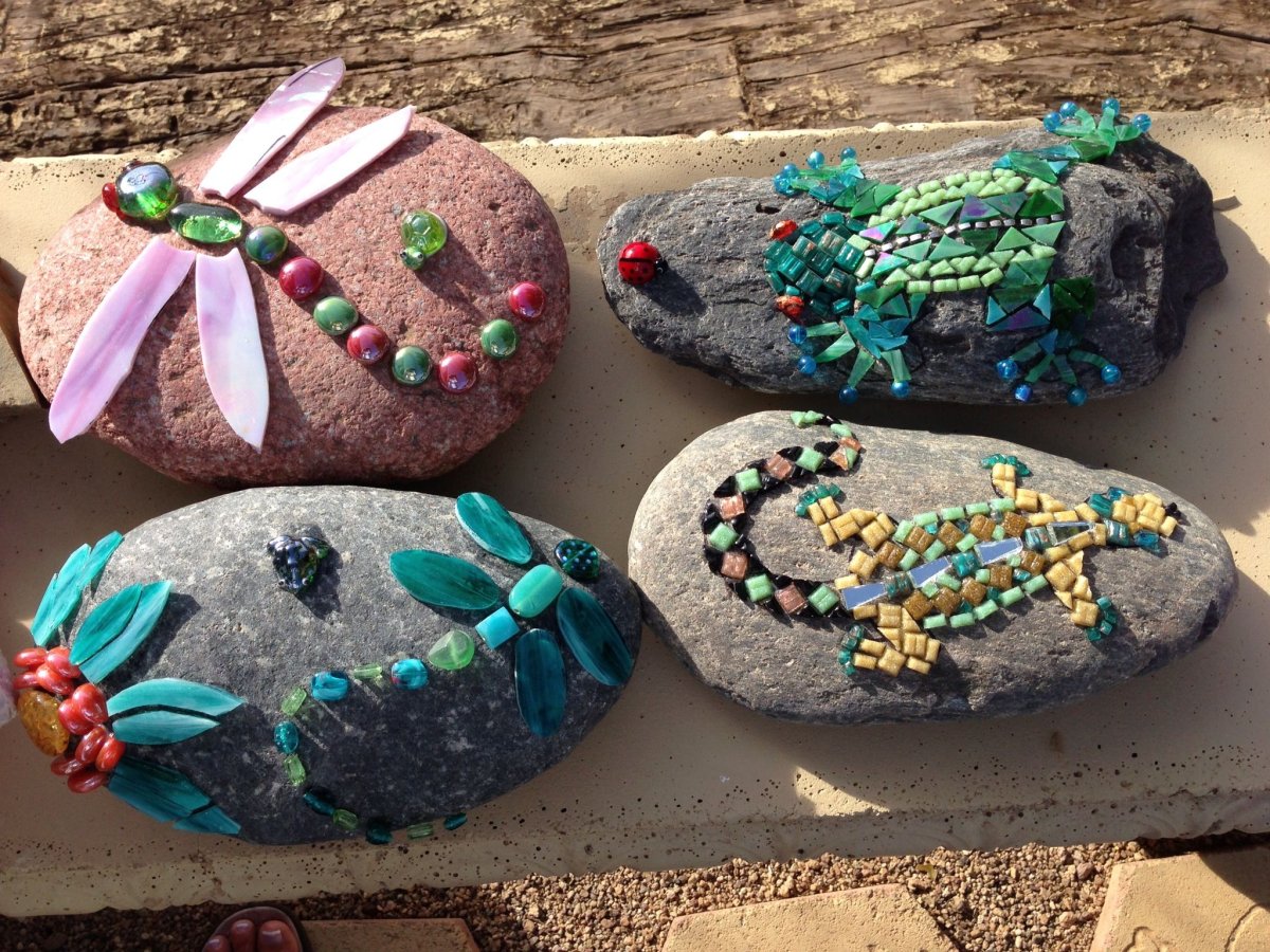 Камушки для декора сада