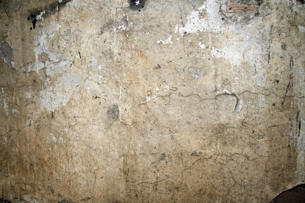 Обшарпанные стены