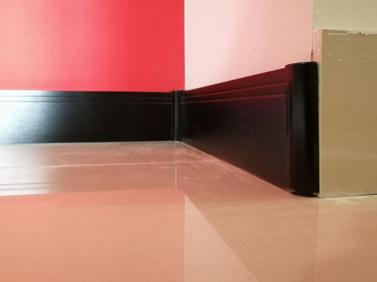 Широкий плинтус для ламината