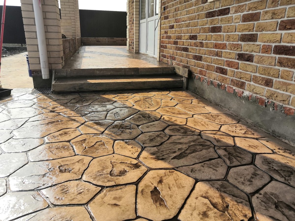 Бетонная дорожка под камень