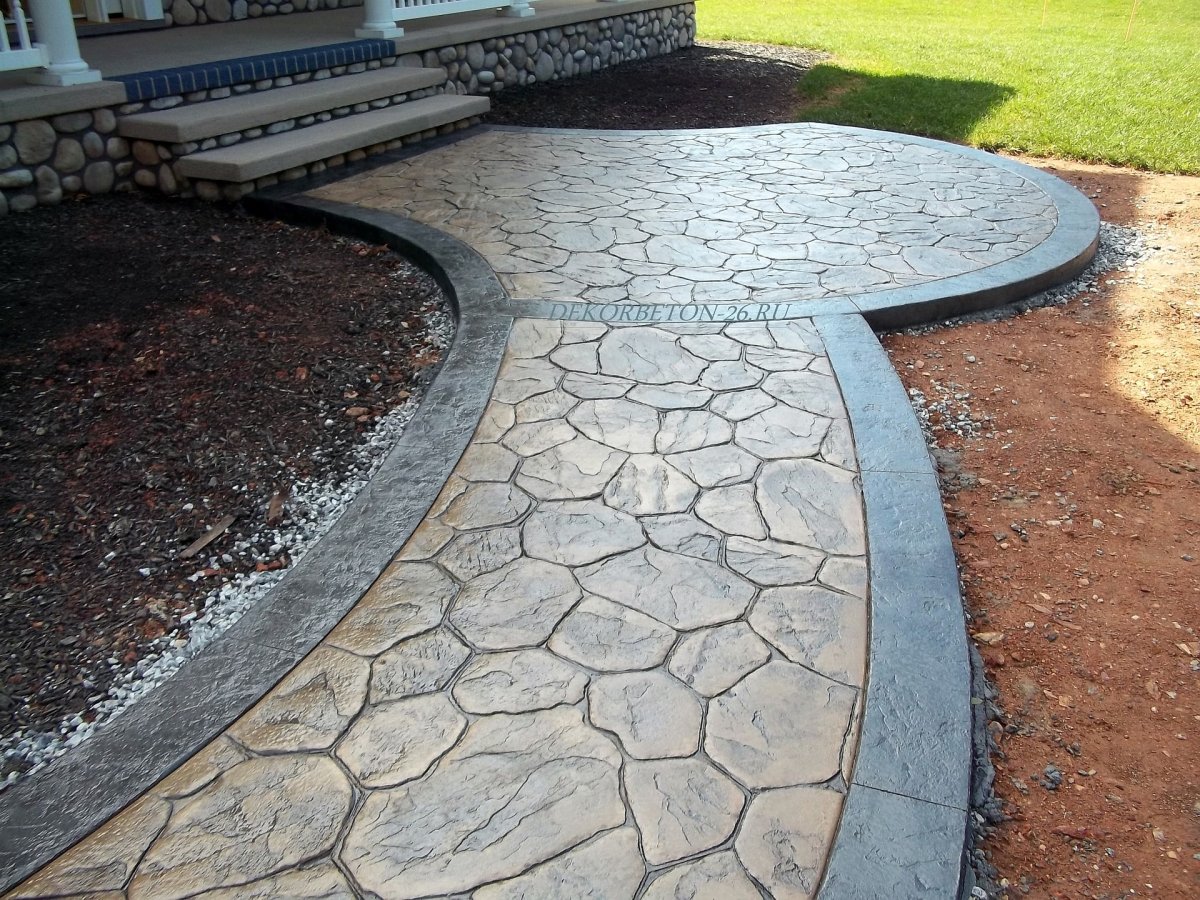 Штампованный бетон на стене