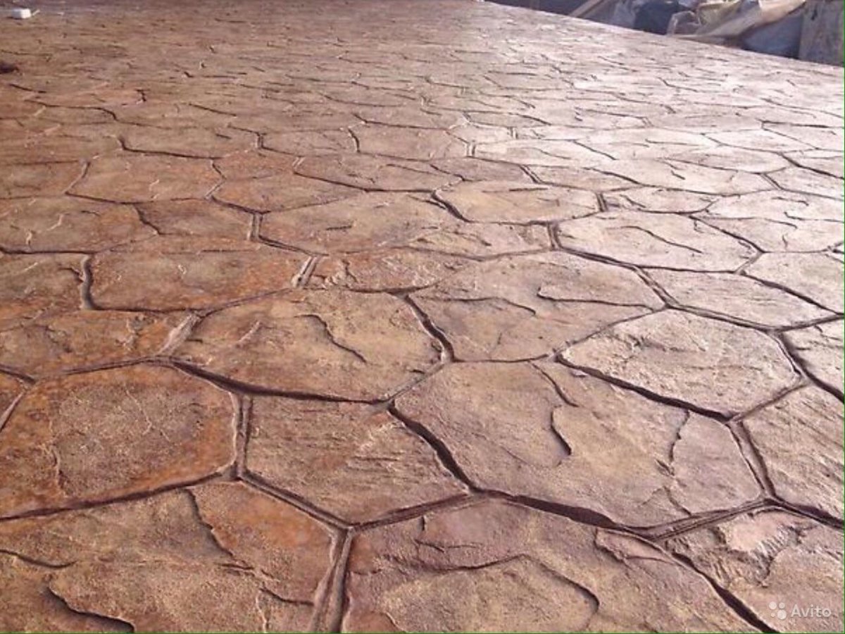 Фактурный бетон во дворе