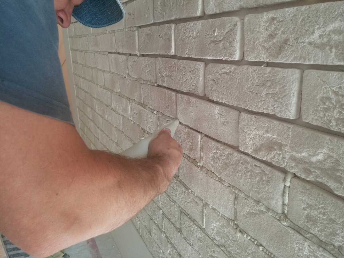 Затирка швов декоративного кирпича