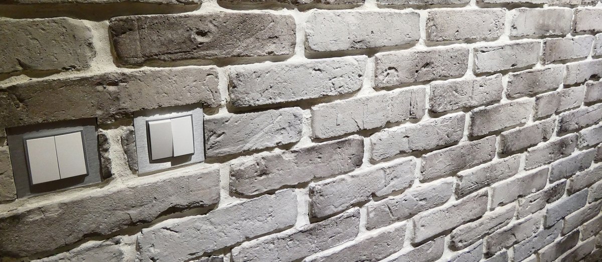 Декоративный кирпич серый