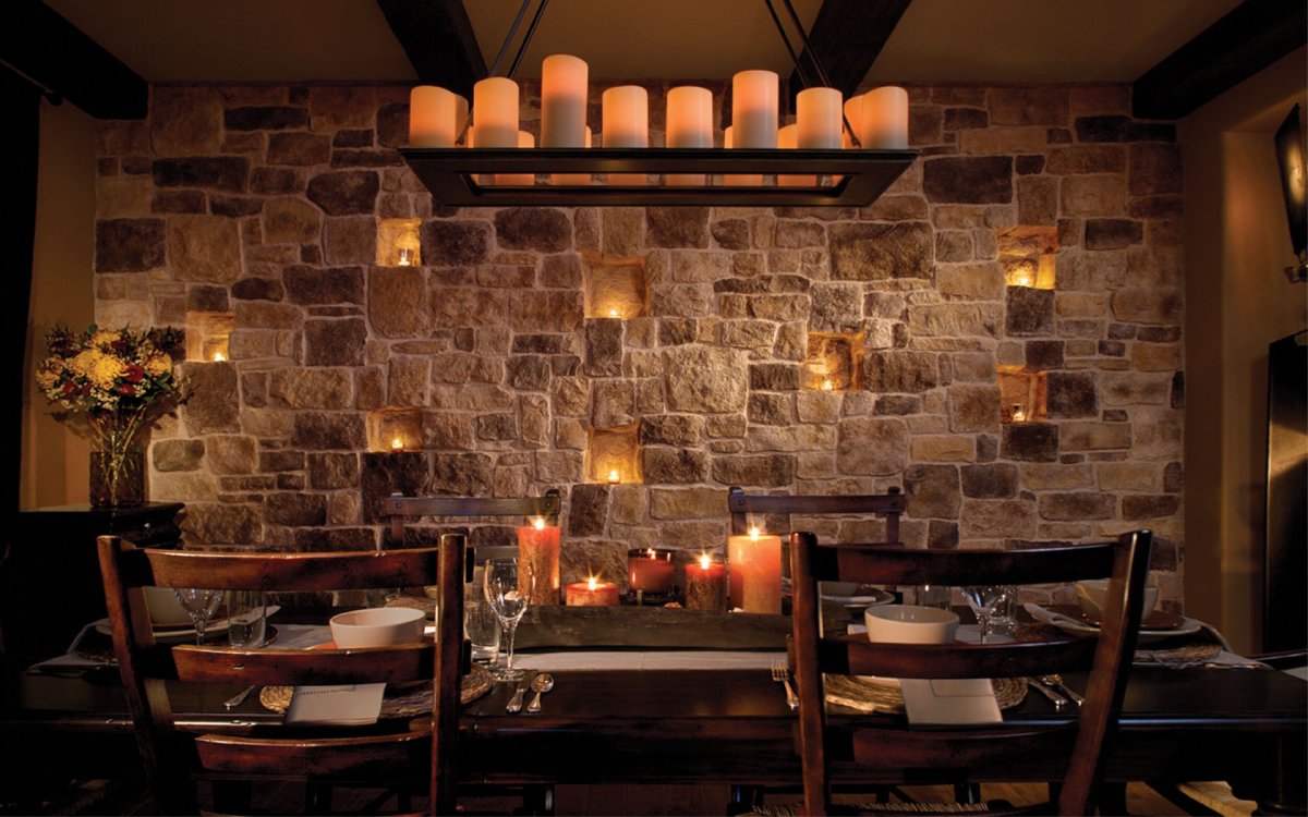 Каменная стена в интерьере