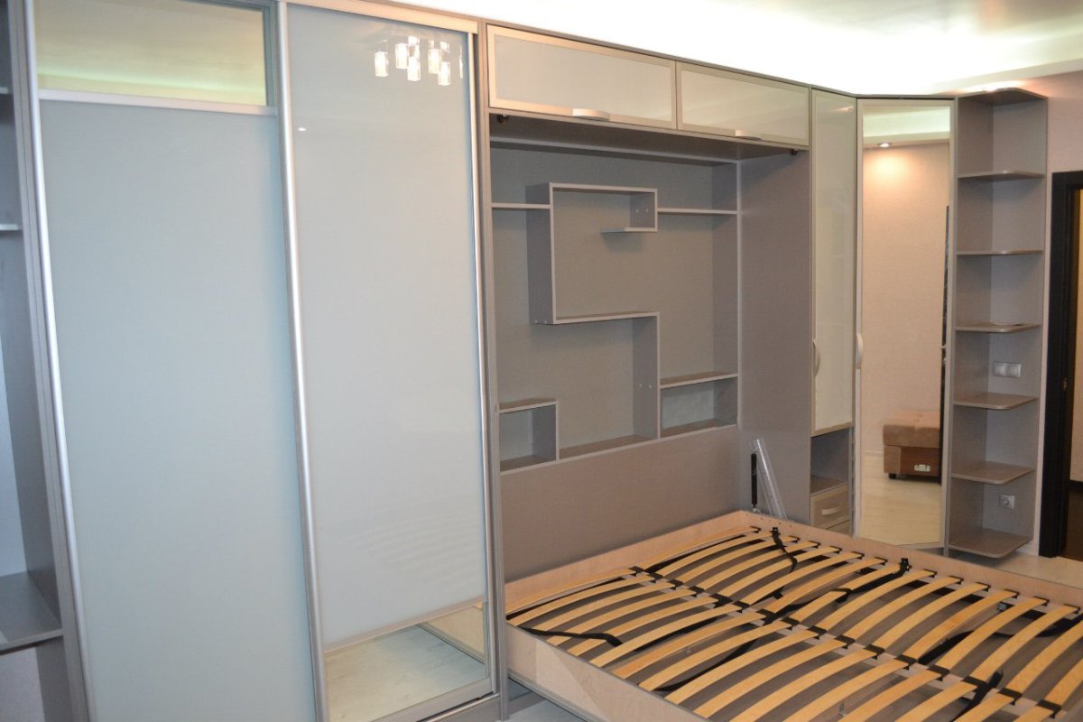 Шкаф купе с кроватью трансформер