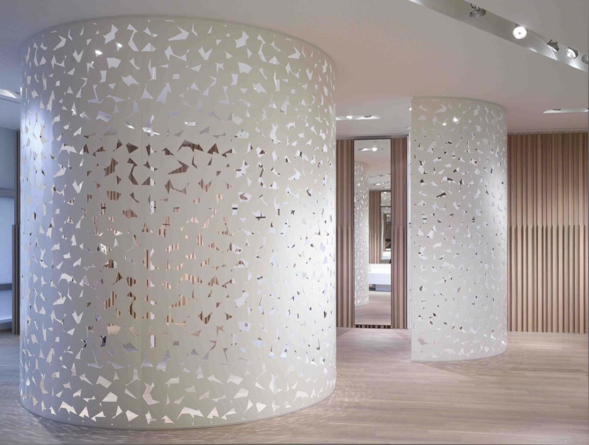 Перфорация на перегородке в интерьере