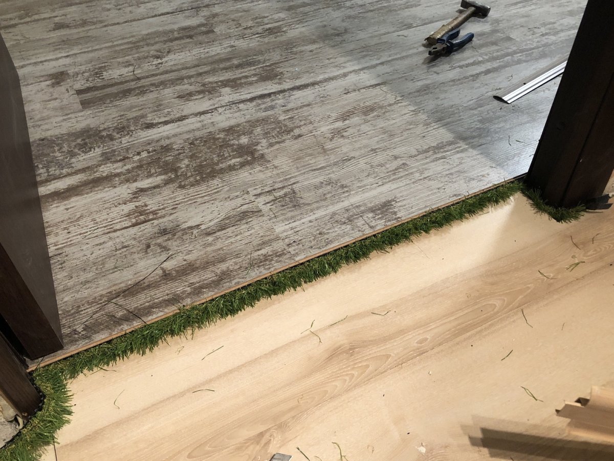 Плитка с ламинатом в коридоре