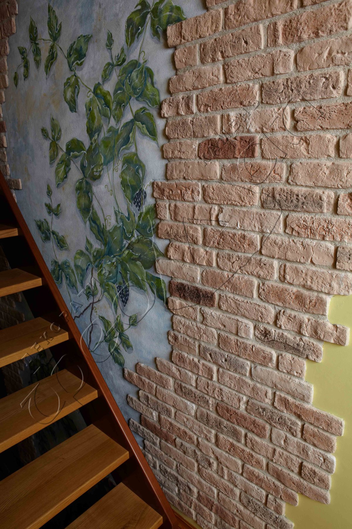 Крашеный кирпич